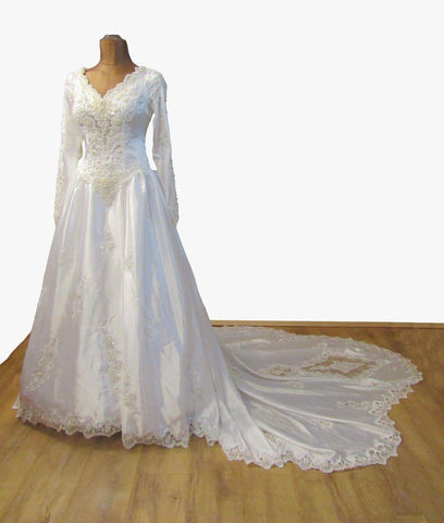 Vintage 80s Wedding Dress White Princess Lace Beading Long Train Bow UK 10 - VintageFairy